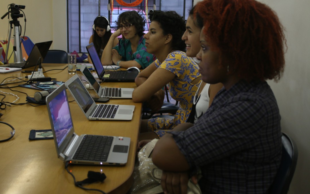 Oficina reúne mulheres para debate sobre segurança na web