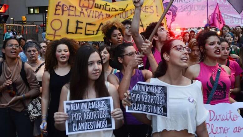 Aumento da bancada conservadora ameaça debate sobre aborto