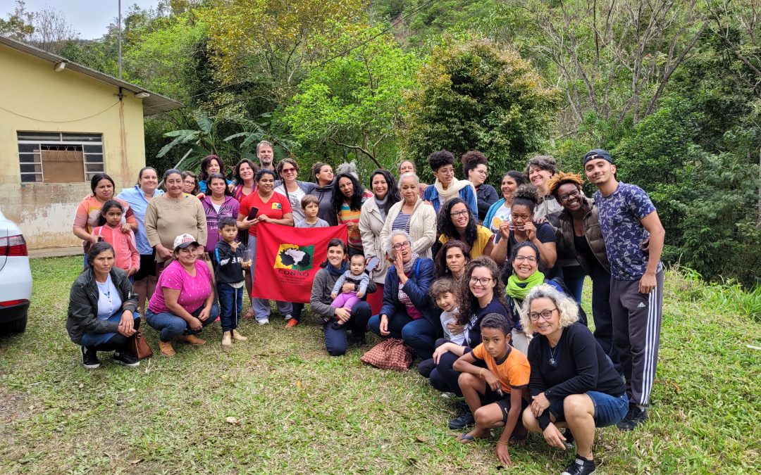 Mulheres em defesa do território-corpo-terra: curso de extensão da UFRRJ realiza intercâmbio com a RAMA no Vale do Ribeira