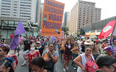 Para acabar com a pobreza, repartir a riqueza, reorganizar o trabalho e socializar os cuidados